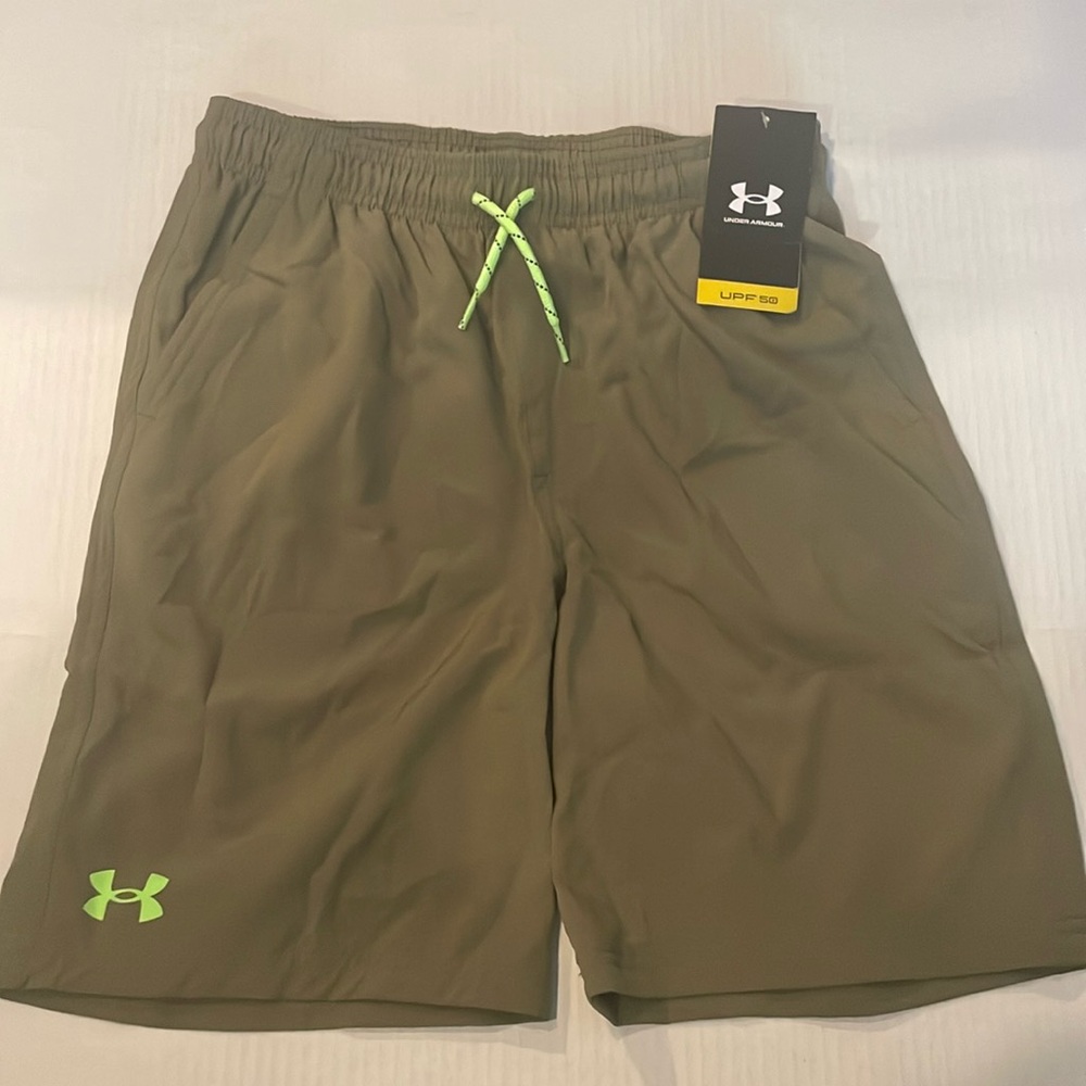 Under Armour Youth Lg olive green shorts